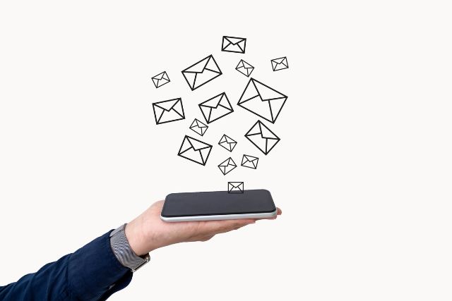 メール配信システムの機能「ステップメール」「ループメール」について解説。